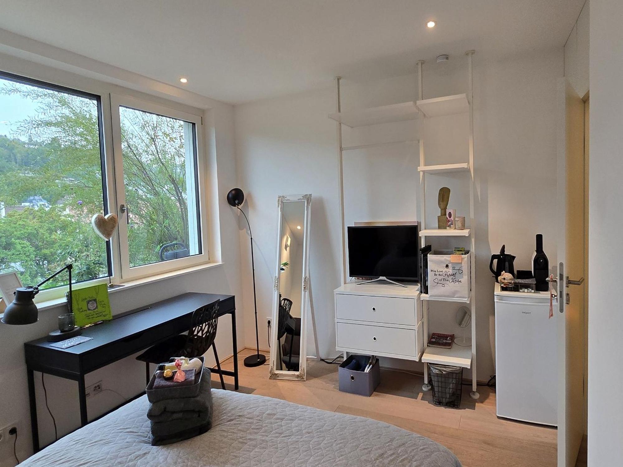 Stadtnahes Gaestezimmer Im Penthouse Bei Esi Tübingen Eksteriør bilde
